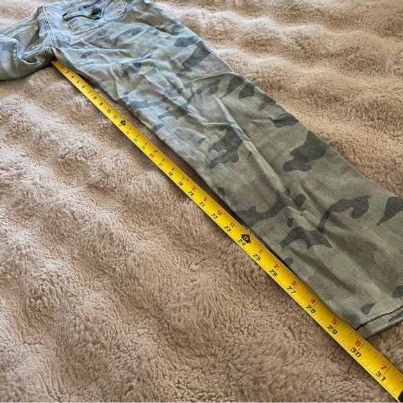 HUDSON JEANS
COLLIN SKINNY JEANS - CAMO size 28 - Picture 10 of 12